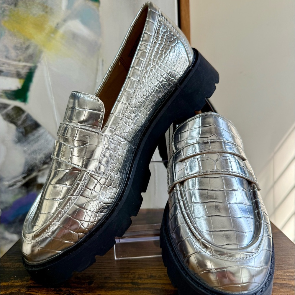 Silver Crocodile Pattern Loafers - Picture 3 of 6